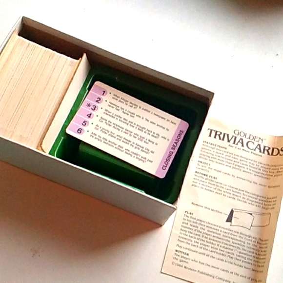MASH Vintage 1984 Golden Trivia Cards - Picture 2 of 3